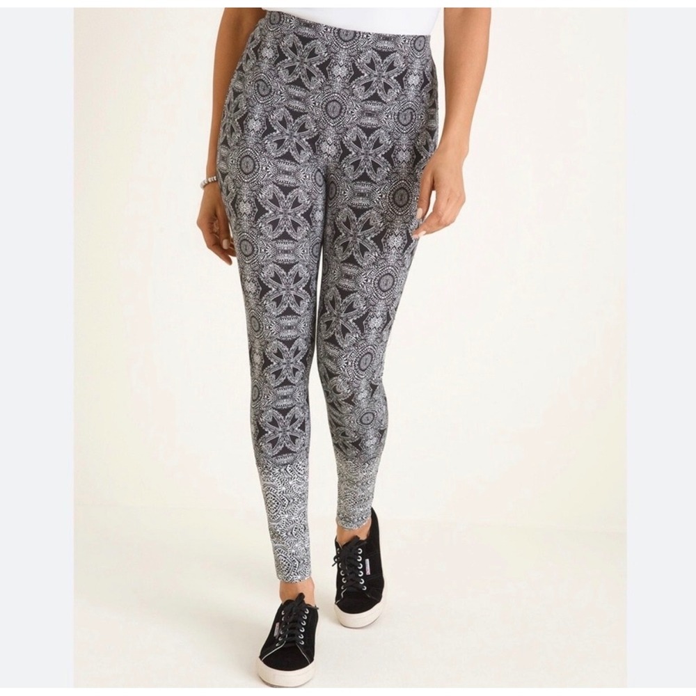 Chicos Zenergy Black White Geometric Mandala Print Leggings Size 1 M 8 10